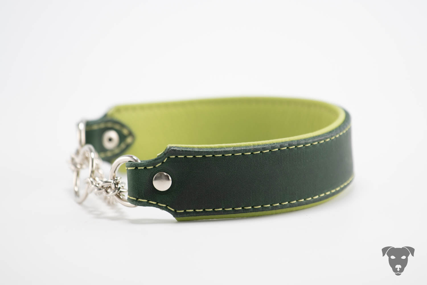 Hundehalsband feinst bestickt, handgefertigte Hundehalsbänder aus Meisterhand. Fettleder Halsband, Riemen Halsband oder klassisches Nappa Halsband, mit Lasergravur, Heiß Geprägt oder feinst bestickt, handmade-4-dogs