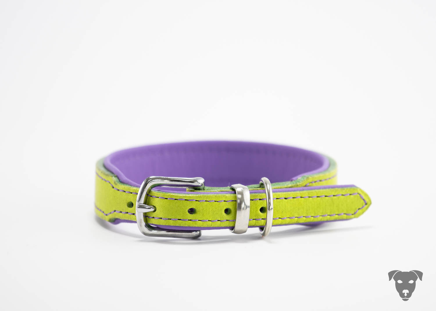 Hundehalsband feinst bestickt, handgefertigte Hundehalsbänder aus Meisterhand. Fettleder Halsband, Riemen Halsband oder klassisches Nappa Halsband, mit Lasergravur, Heiß Geprägt oder feinst bestickt, handmade-4-dogs