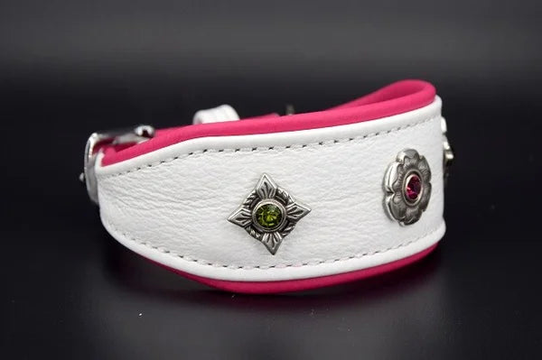 Hundehalsband feinst bestickt, handgefertigte Hundehalsbänder aus Meisterhand. Fettleder Halsband, Riemen Halsband oder klassisches Nappa Halsband, mit Lasergravur, Heiß Geprägt oder feinst bestickt, handmade-4-dogs