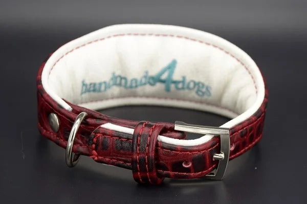 Hundehalsband feinst bestickt, handgefertigte Hundehalsbänder aus Meisterhand. Fettleder Halsband, Riemen Halsband oder klassisches Nappa Halsband, mit Lasergravur, Heiß Geprägt oder feinst bestickt, handmade-4-dogs