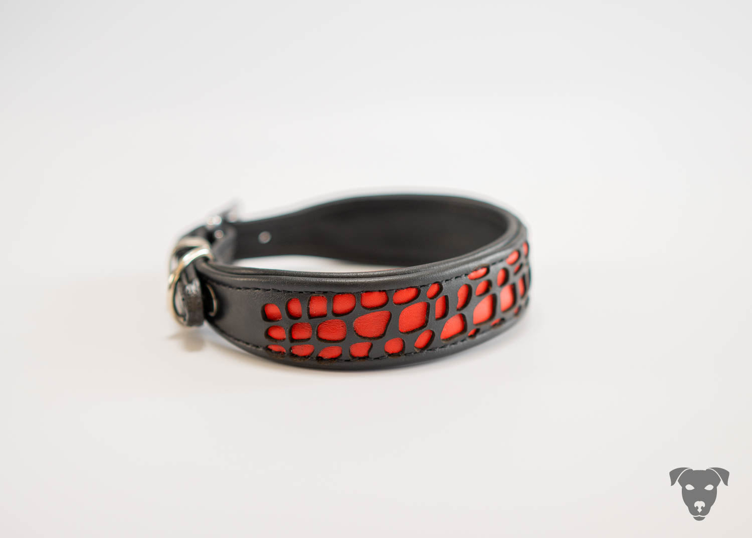 Hundehalsband feinst bestickt, handgefertigte Hundehalsbänder aus Meisterhand. Fettleder Halsband, Riemen Halsband oder klassisches Nappa Halsband, mit Lasergravur, Heiß Geprägt oder feinst bestickt, handmade-4-dogs, Hundehalsband mit Laser cut outs