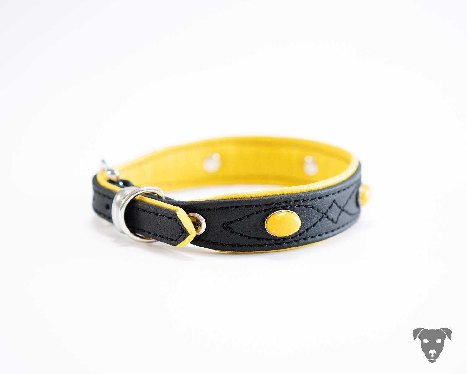 Hundehalsband feinst bestickt, handgefertigte Hundehalsbänder aus Meisterhand. Fettleder Halsband, Riemen Halsband oder klassisches Nappa Halsband, mit Lasergravur, Heiß Geprägt oder feinst bestickt, handmade-4-dogs, Hundehalsband mit echten Edelsteinen, Morticia, Evangeline of Green Spirits