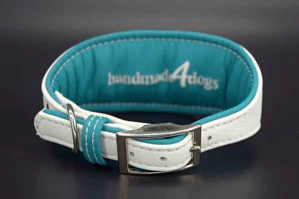 Hundehalsband feinst bestickt, handgefertigte Hundehalsbänder aus Meisterhand. Fettleder Halsband, Riemen Halsband oder klassisches Nappa Halsband, mit Lasergravur, Heiß Geprägt oder feinst bestickt, handmade-4-dogs