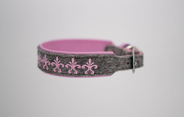 Hundehalsband feinst bestickt, handgefertigte Hundehalsbänder aus Meisterhand. Fettleder Halsband, Riemen Halsband oder klassisches Nappa Halsband, mit Lasergravur, Heiß Geprägt oder feinst bestickt, handmade-4-dogs