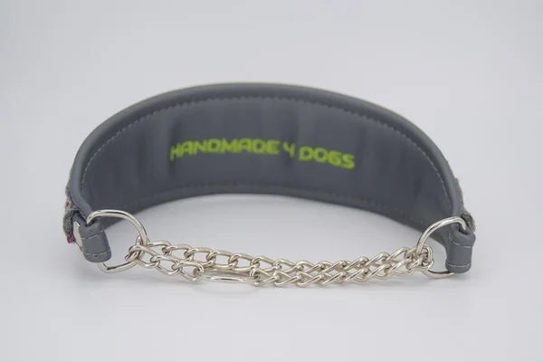 Hundehalsband feinst bestickt, handgefertigte Hundehalsbänder aus Meisterhand. Fettleder Halsband, Riemen Halsband oder klassisches Nappa Halsband, mit Lasergravur, Heiß Geprägt oder feinst bestickt, handmade-4-dogs