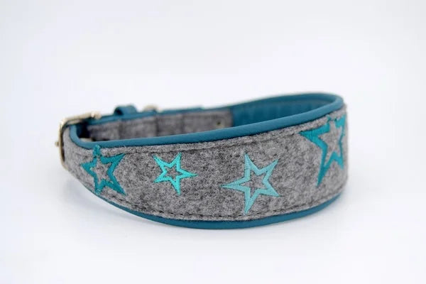 Hundehalsband feinst bestickt, handgefertigte Hundehalsbänder aus Meisterhand. Fettleder Halsband, Riemen Halsband oder klassisches Nappa Halsband, mit Lasergravur, Heiß Geprägt oder feinst bestickt, handmade-4-dogs