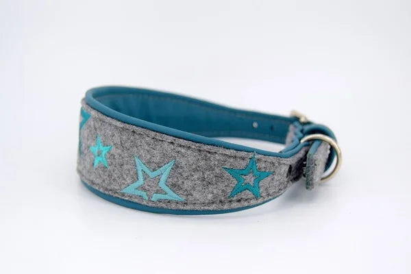 Hundehalsband feinst bestickt, handgefertigte Hundehalsbänder aus Meisterhand. Fettleder Halsband, Riemen Halsband oder klassisches Nappa Halsband, mit Lasergravur, Heiß Geprägt oder feinst bestickt, handmade-4-dogs