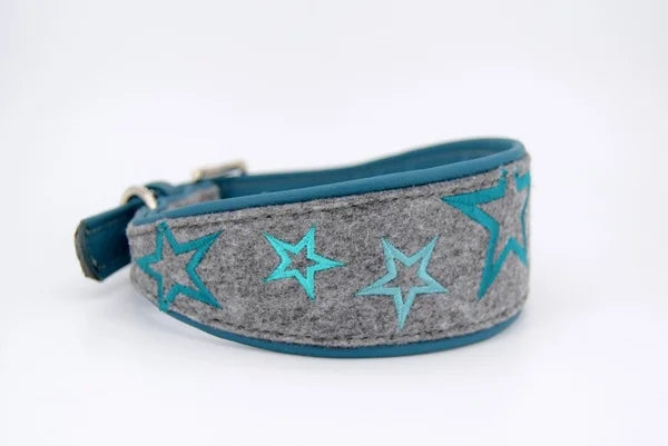 Hundehalsband feinst bestickt, handgefertigte Hundehalsbänder aus Meisterhand. Fettleder Halsband, Riemen Halsband oder klassisches Nappa Halsband, mit Lasergravur, Heiß Geprägt oder feinst bestickt, handmade-4-dogs