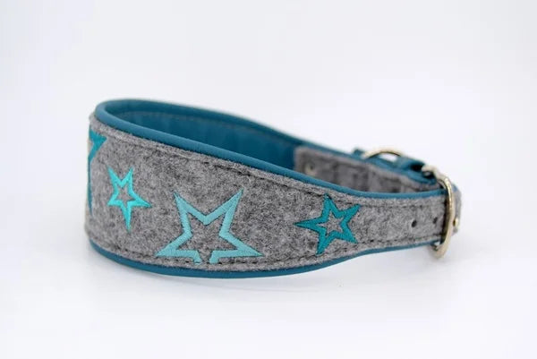 Hundehalsband feinst bestickt, handgefertigte Hundehalsbänder aus Meisterhand. Fettleder Halsband, Riemen Halsband oder klassisches Nappa Halsband, mit Lasergravur, Heiß Geprägt oder feinst bestickt, handmade-4-dogs