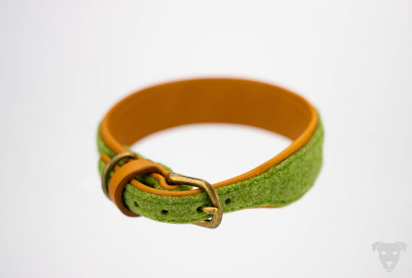 Hundehalsband feinst bestickt, handgefertigte Hundehalsbänder aus Meisterhand. Fettleder Halsband, Riemen Halsband oder klassisches Nappa Halsband, mit Lasergravur, Heiß Geprägt oder feinst bestickt, handmade-4-dogs