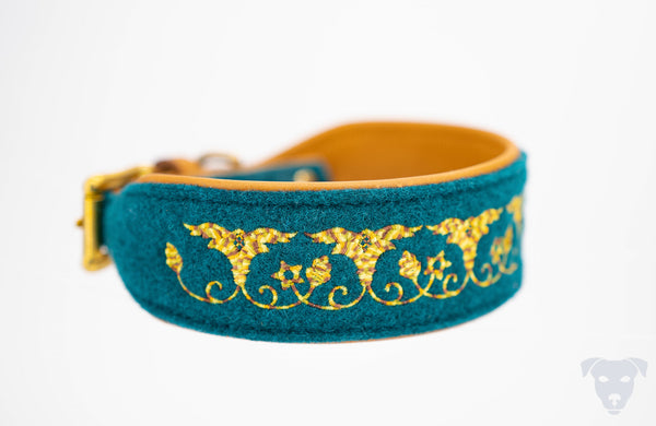 Hundehalsband feinst bestickt, handgefertigte Hundehalsbänder aus Meisterhand. Fettleder Halsband, Riemen Halsband oder klassisches Nappa Halsband, mit Lasergravur, Heiß Geprägt oder feinst bestickt, handmade-4-dogs