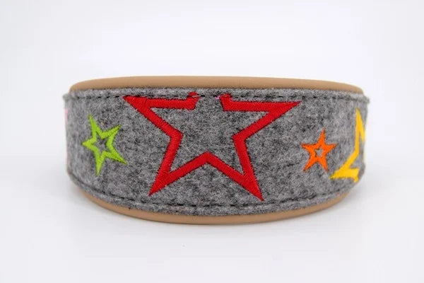 Hundehalsband feinst bestickt, handgefertigte Hundehalsbänder aus Meisterhand. Fettleder Halsband, Riemen Halsband oder klassisches Nappa Halsband, mit Lasergravur, Heiß Geprägt oder feinst bestickt, handmade-4-dogs