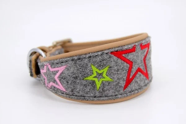 Hundehalsband feinst bestickt, handgefertigte Hundehalsbänder aus Meisterhand. Fettleder Halsband, Riemen Halsband oder klassisches Nappa Halsband, mit Lasergravur, Heiß Geprägt oder feinst bestickt, handmade-4-dogs