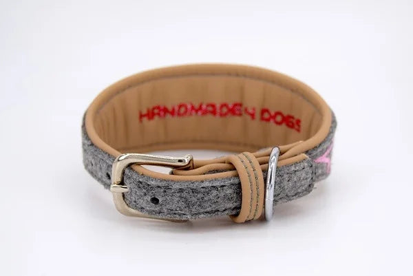 Hundehalsband feinst bestickt, handgefertigte Hundehalsbänder aus Meisterhand. Fettleder Halsband, Riemen Halsband oder klassisches Nappa Halsband, mit Lasergravur, Heiß Geprägt oder feinst bestickt, handmade-4-dogs