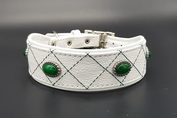 Hundehalsband feinst bestickt, handgefertigte Hundehalsbänder aus Meisterhand. Fettleder Halsband, Riemen Halsband oder klassisches Nappa Halsband, mit Lasergravur, Heiß Geprägt oder feinst bestickt, handmade-4-dogs