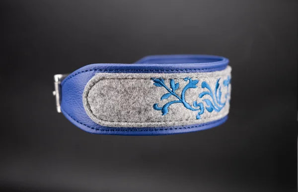 Hundehalsband feinst bestickt, handgefertigte Hundehalsbänder aus Meisterhand. Fettleder Halsband, Riemen Halsband oder klassisches Nappa Halsband, mit Lasergravur, Heiß Geprägt oder feinst bestickt, handmade-4-dogs