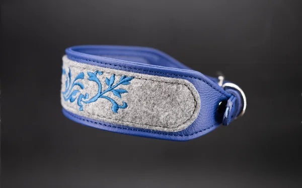 Hundehalsband feinst bestickt, handgefertigte Hundehalsbänder aus Meisterhand. Fettleder Halsband, Riemen Halsband oder klassisches Nappa Halsband, mit Lasergravur, Heiß Geprägt oder feinst bestickt, handmade-4-dogs