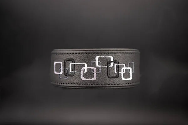 Hundehalsband feinst bestickt, handgefertigte Hundehalsbänder aus Meisterhand. Fettleder Halsband, Riemen Halsband oder klassisches Nappa Halsband, mit Lasergravur, Heiß Geprägt oder feinst bestickt, handmade-4-dogs