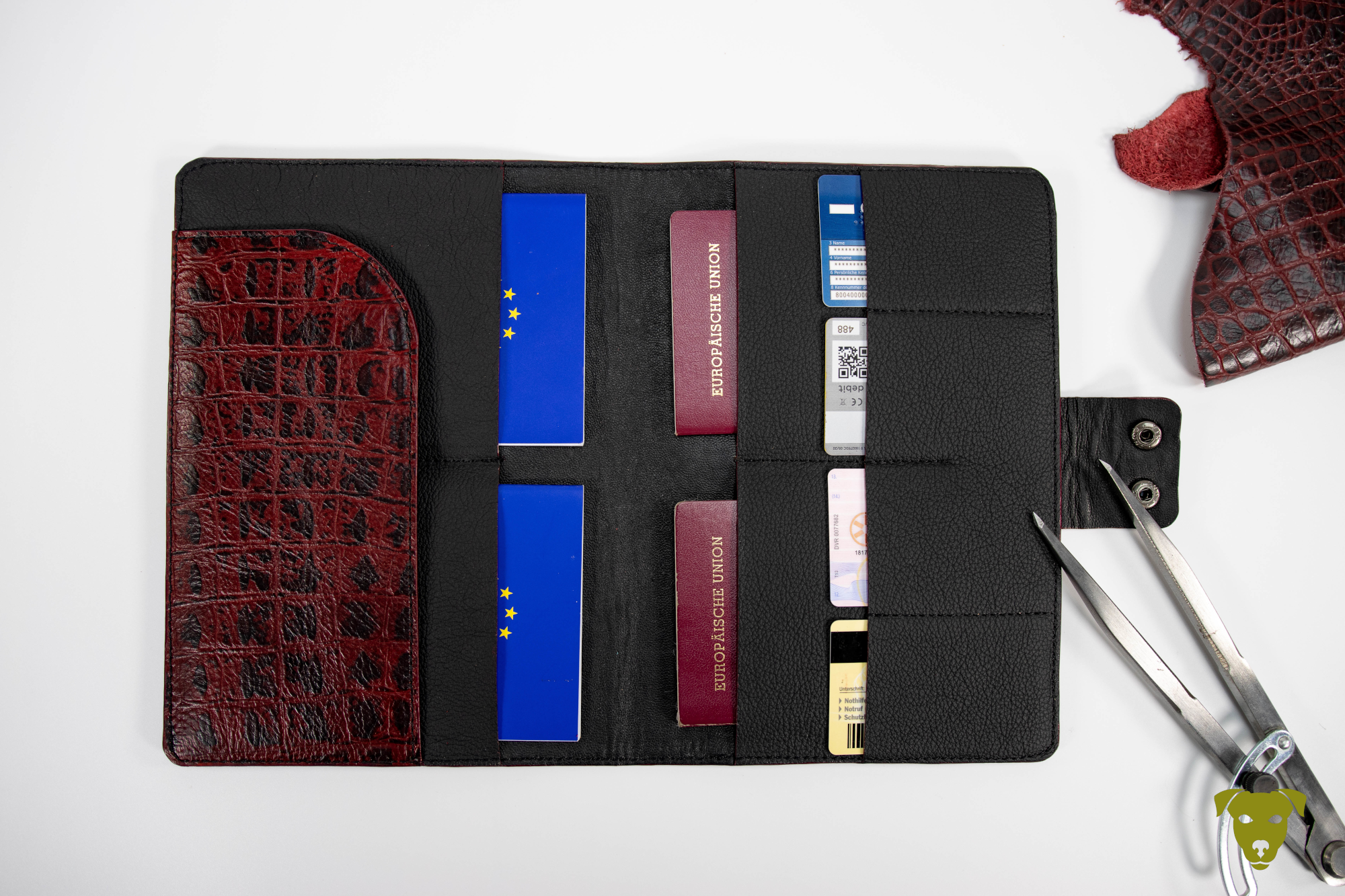 Travel Wallet KROKO - ROT für 4 Pässe