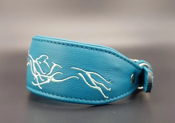 Hundehalsband feinst bestickt, handgefertigte Hundehalsbänder aus Meisterhand. Fettleder Halsband, Riemen Halsband oder klassisches Nappa Halsband, mit Lasergravur, Heiß Geprägt oder feinst bestickt, handmade-4-dogs