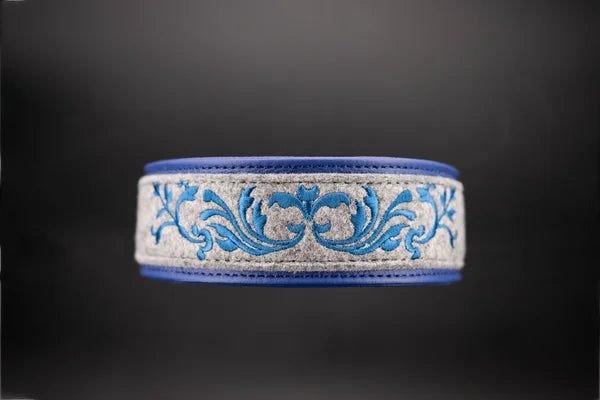 Hundehalsband feinst bestickt, handgefertigte Hundehalsbänder aus Meisterhand. Fettleder Halsband, Riemen Halsband oder klassisches Nappa Halsband, mit Lasergravur, Heiß Geprägt oder feinst bestickt, handmade-4-dogs